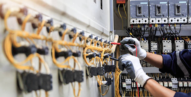 Professional Electrician technician working in Clay Center, KS